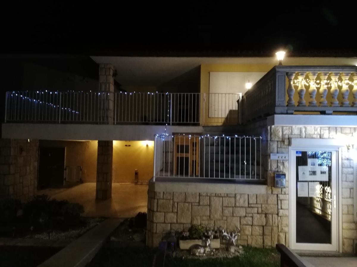 Guest House Vila Luka Порторож Екстер'єр фото